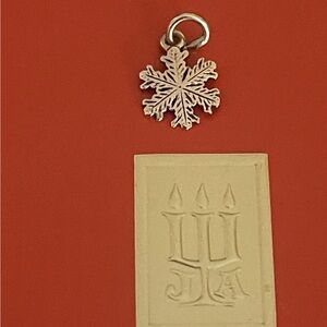 James Avery 14k yellow gold Snowflake Charm Pendant  Holiday Accent